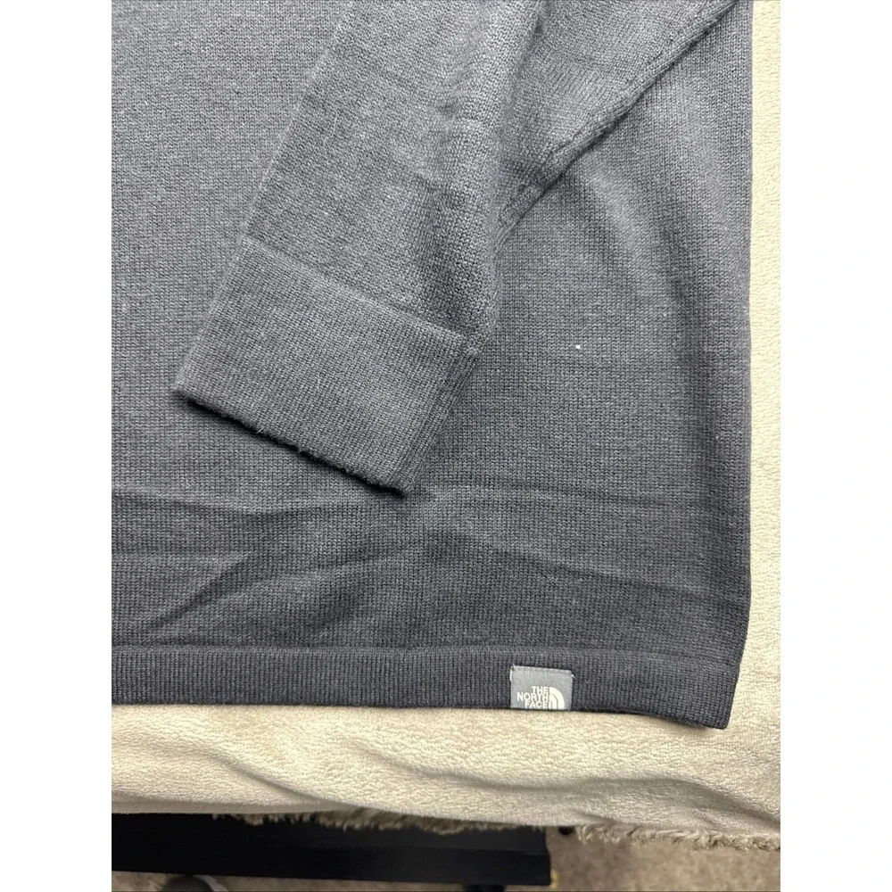 North Face Sweater Men Medium Black Merino Wool V Neck Knit Casual Pullover NICE